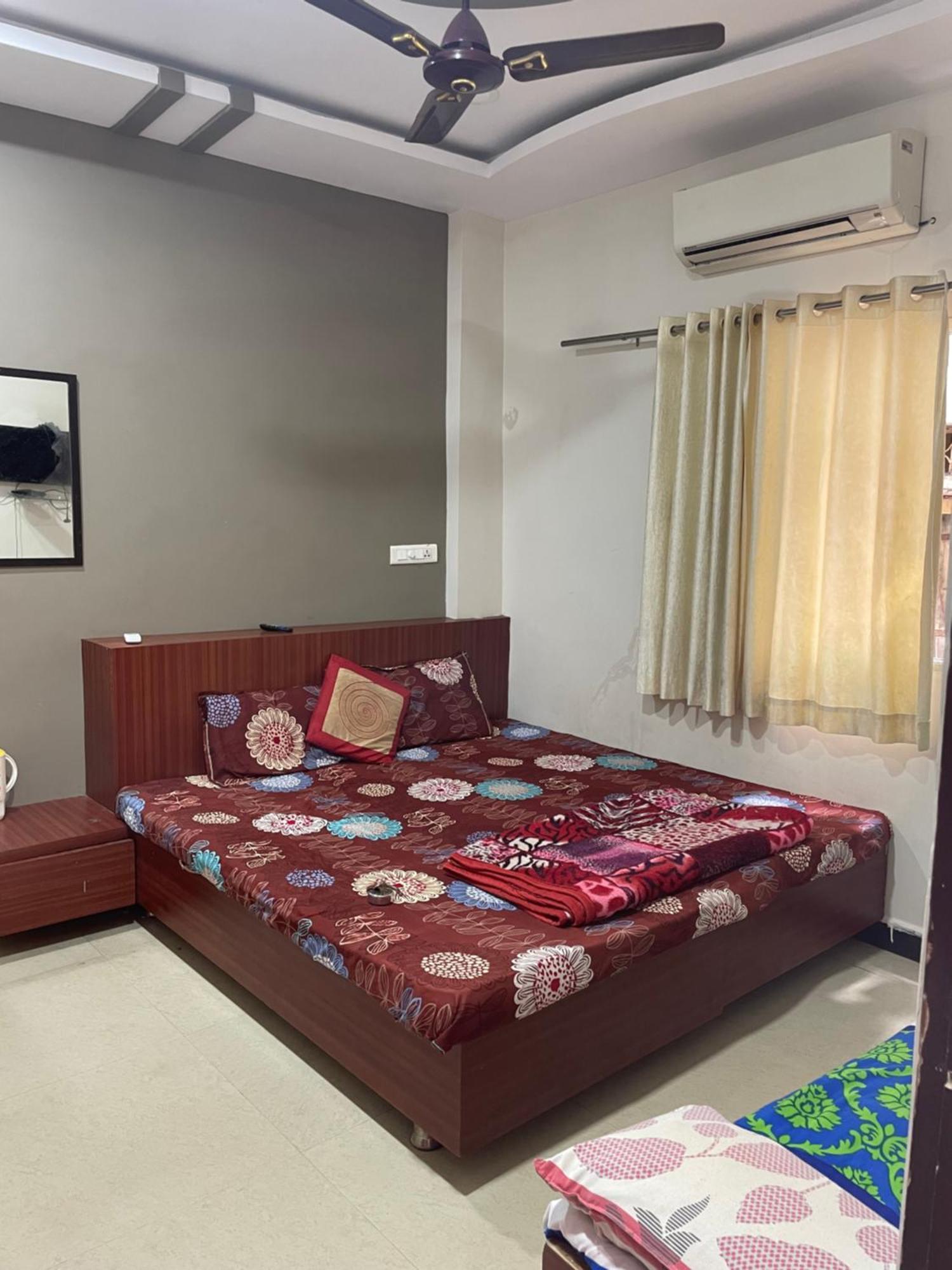 אויאיין Satguru Guest House מראה חיצוני תמונה